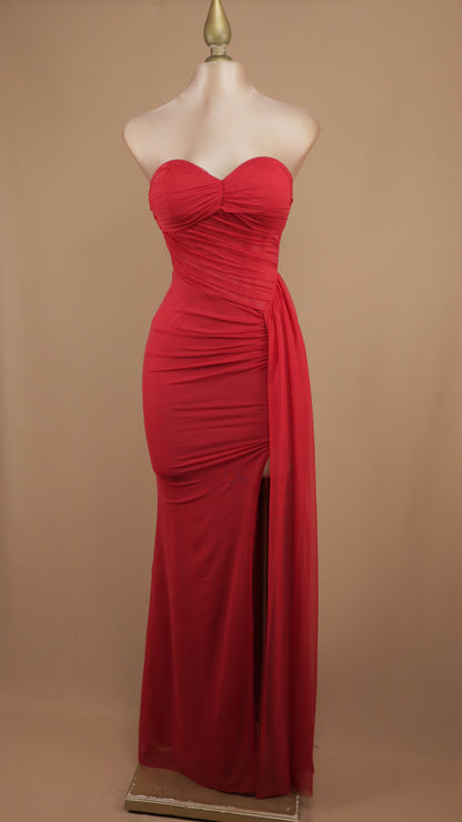 Vestido largo estraple con cauda