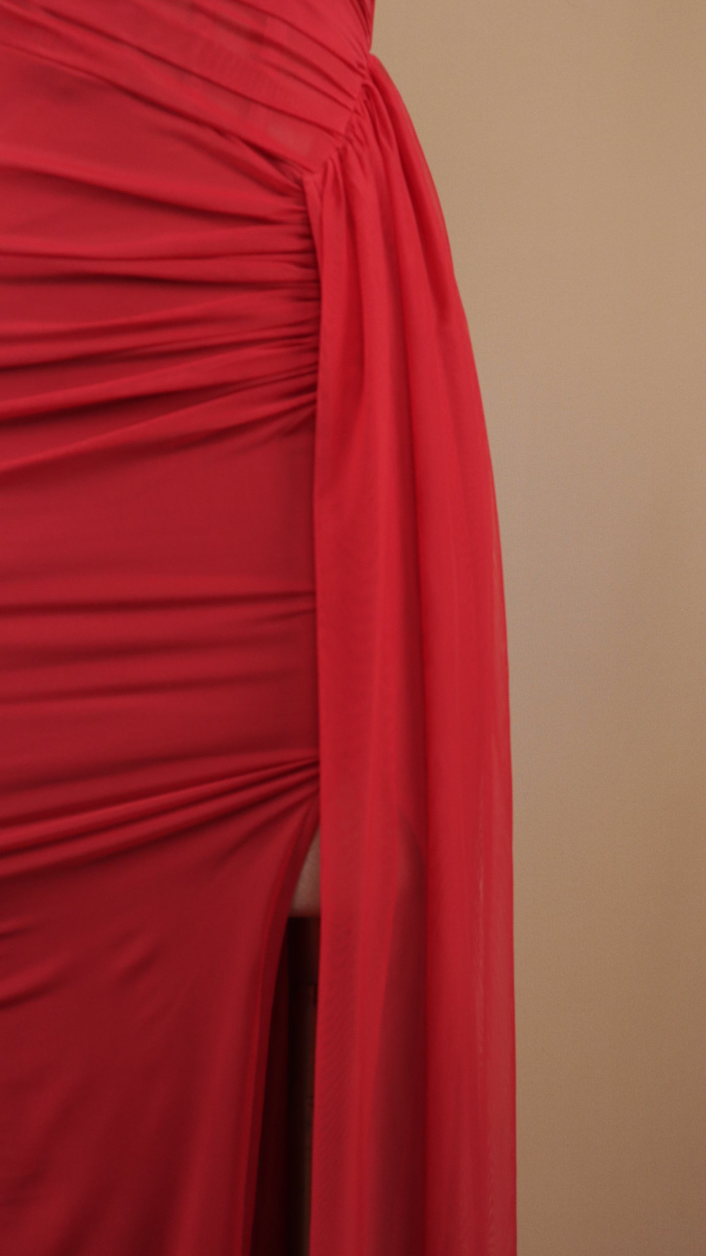 Vestido largo estraple con cauda