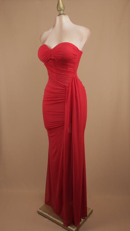 Vestido largo estraple con cauda
