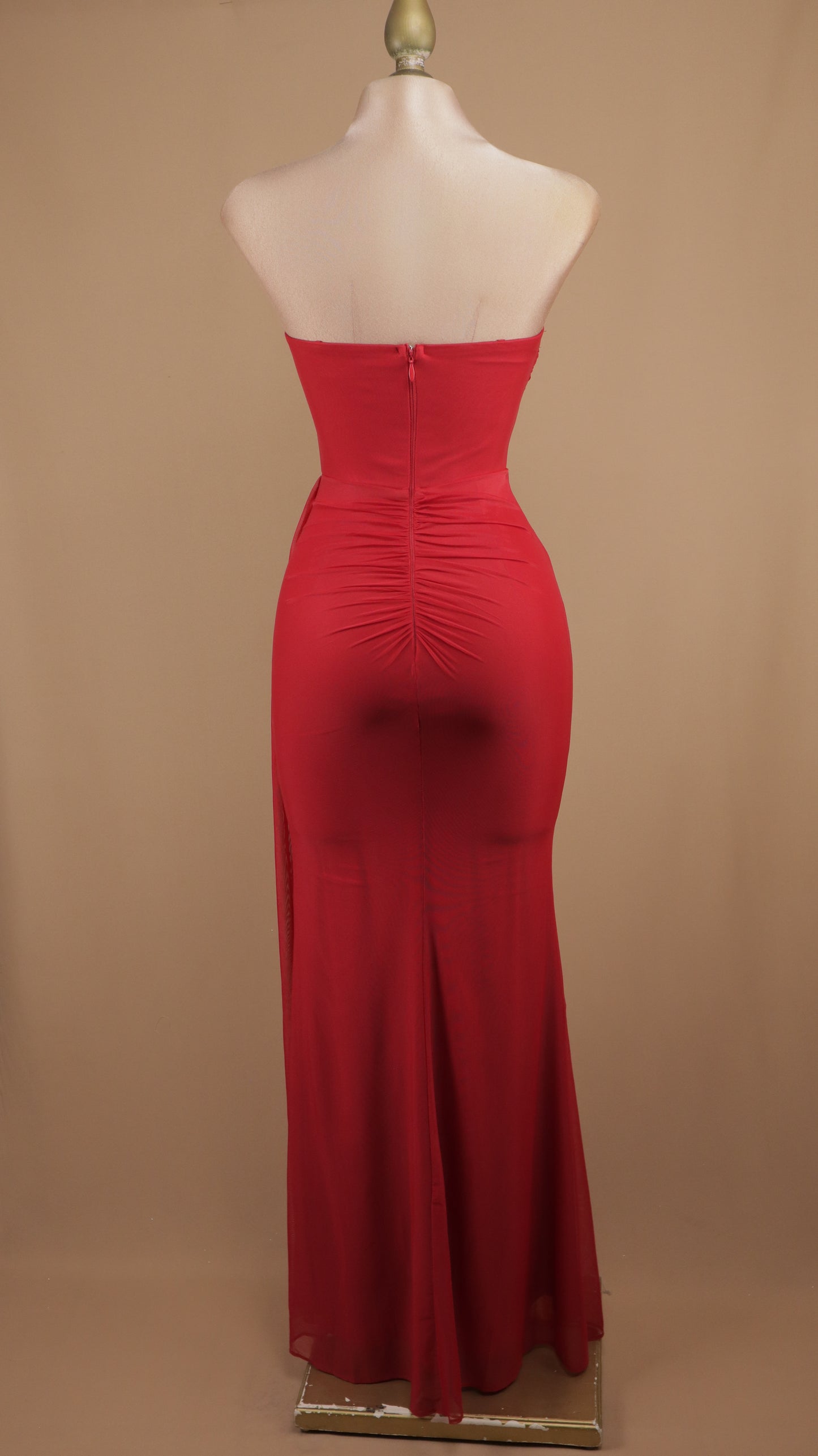Vestido largo estraple con cauda