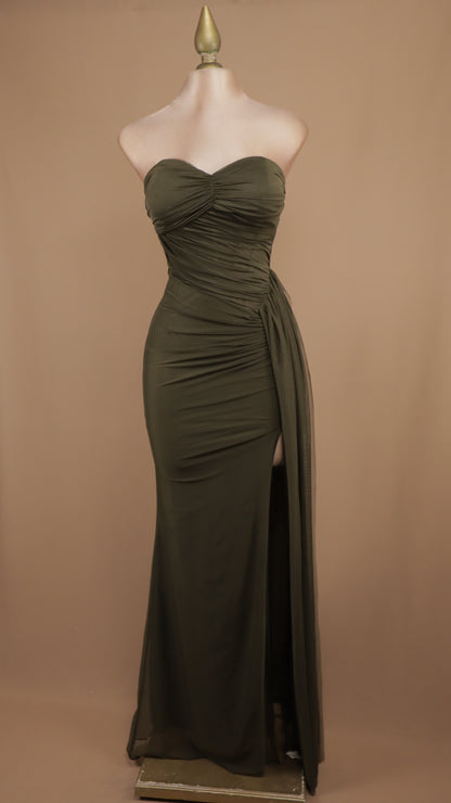 Vestido largo estraple con cauda