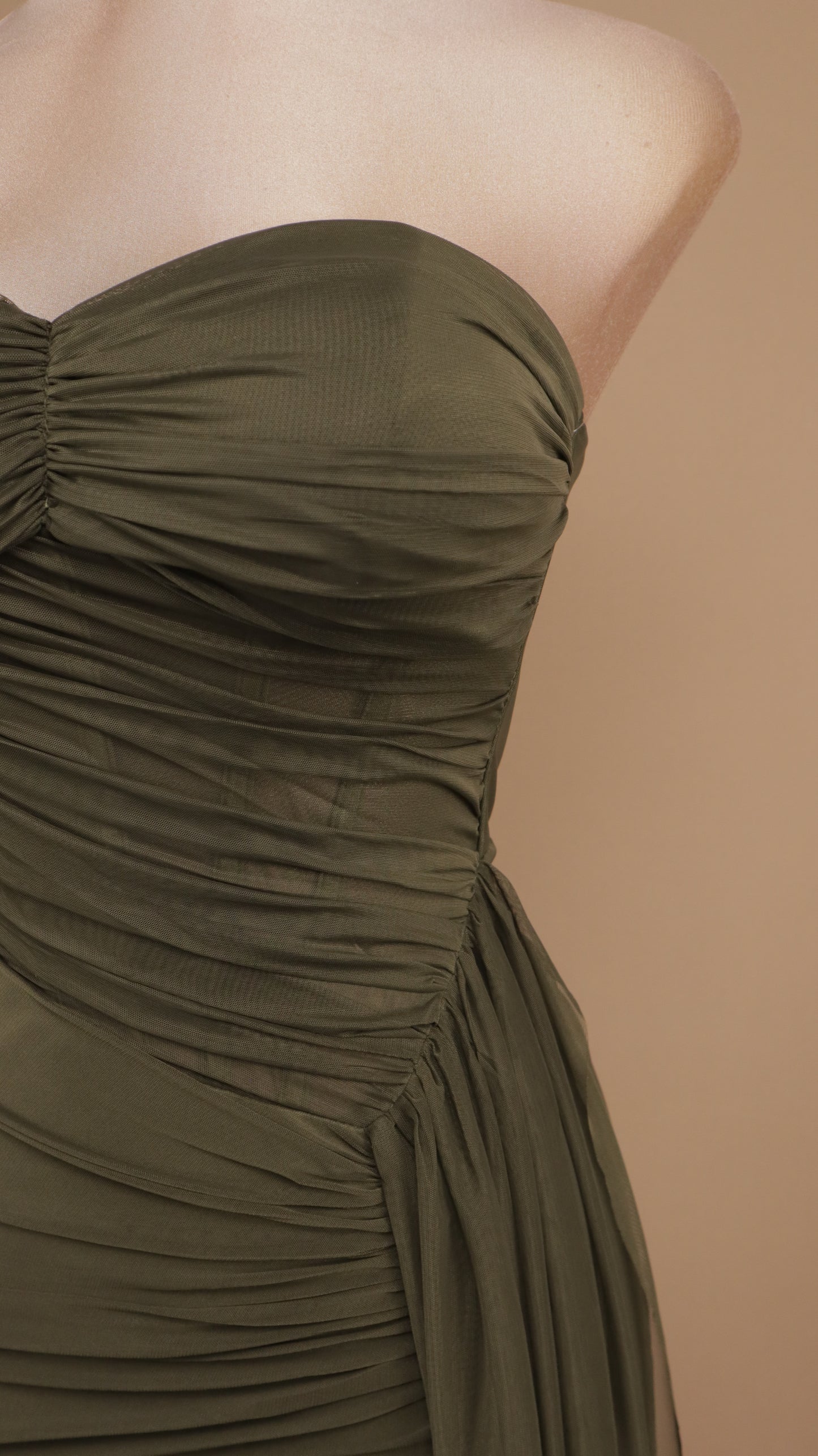 Vestido largo estraple con cauda