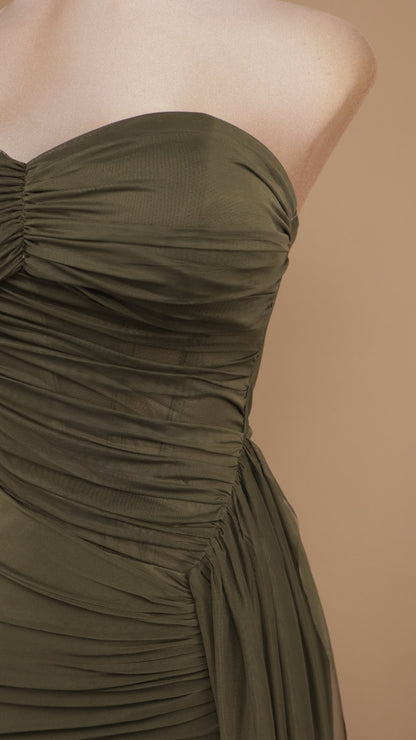 Vestido largo estraple con cauda