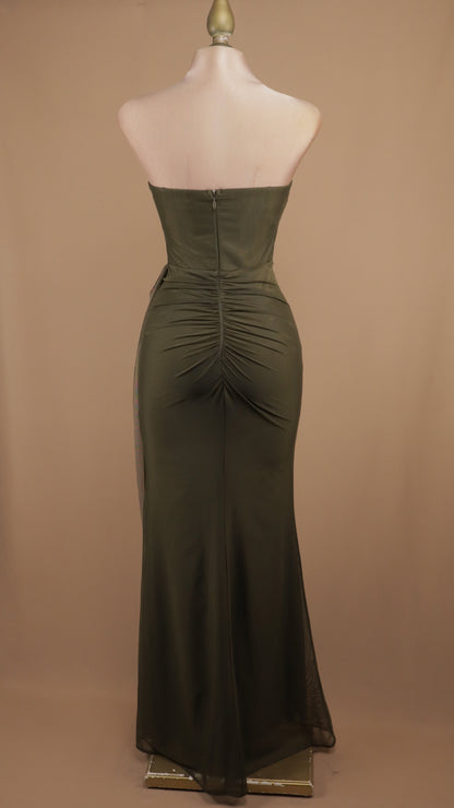 Vestido largo estraple con cauda