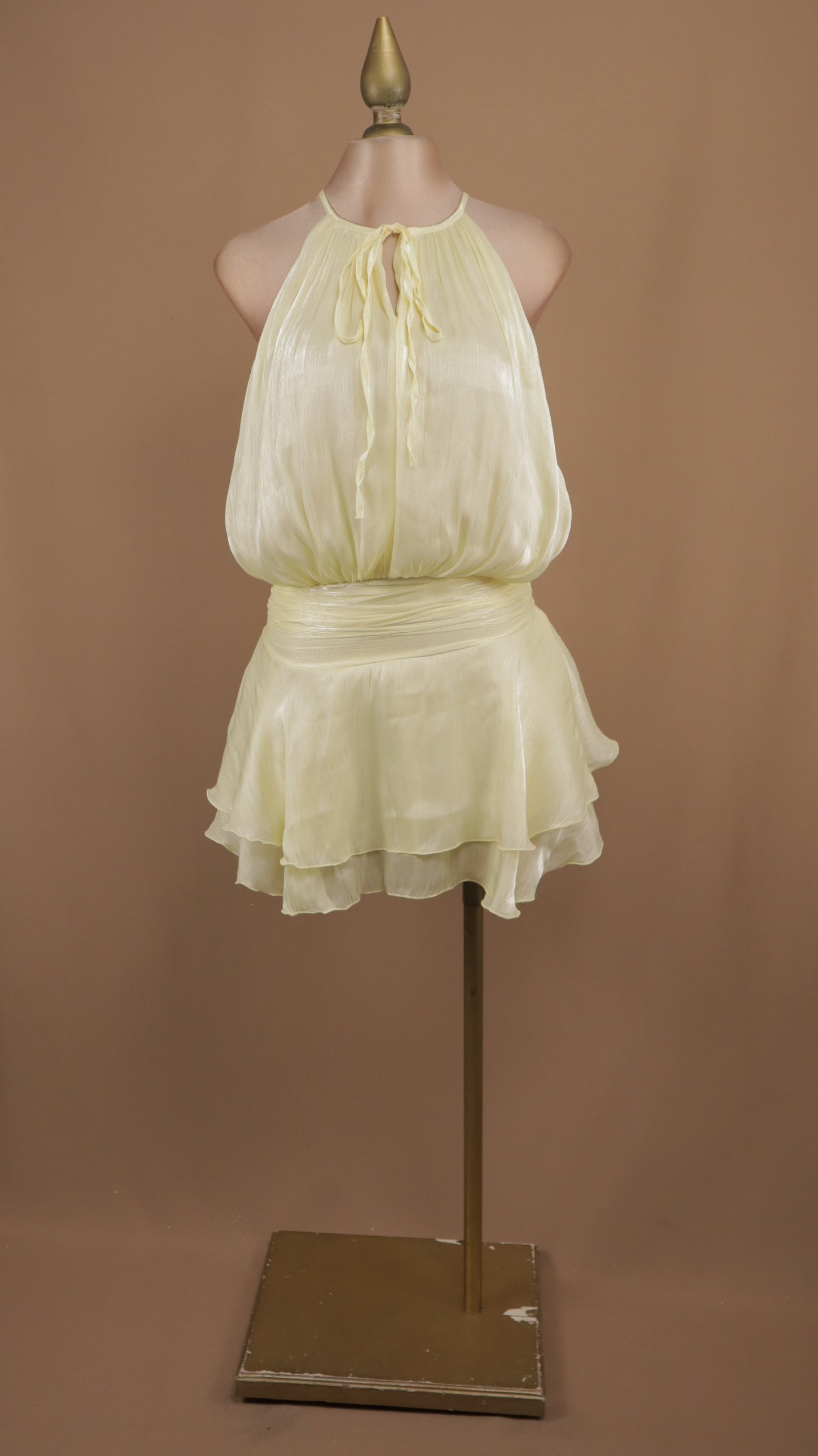 Vestido corto cuello halter