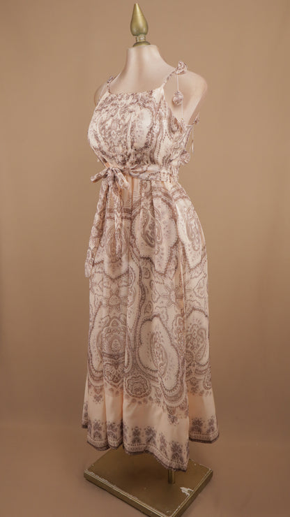 Vestido midi estampado con hojas en 3D en tirantes