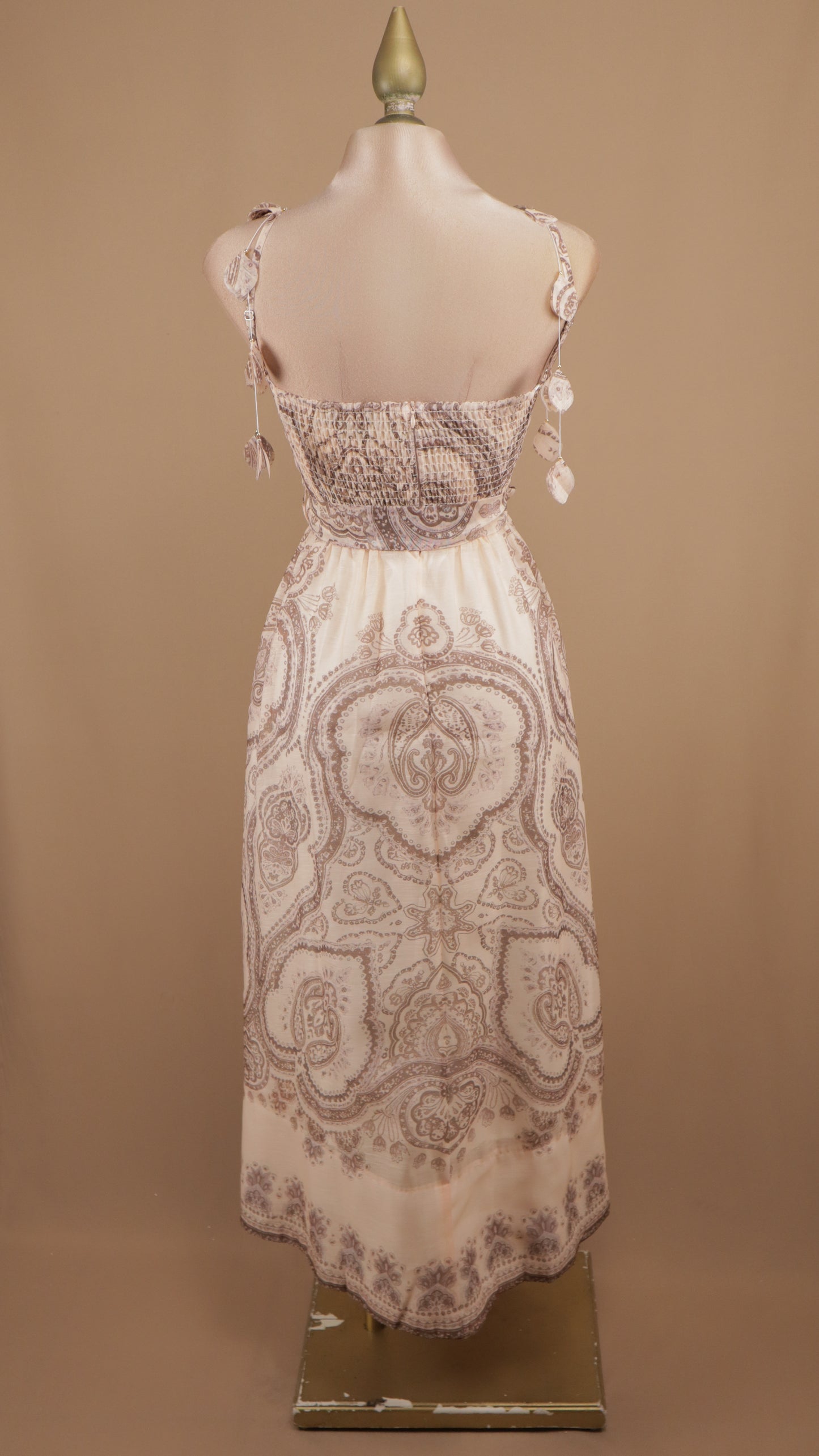 Vestido midi estampado con hojas en 3D en tirantes