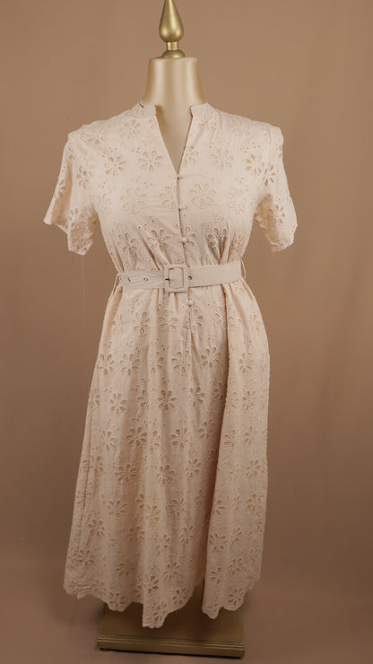 Vestido midi de encaje talla plus con cinto