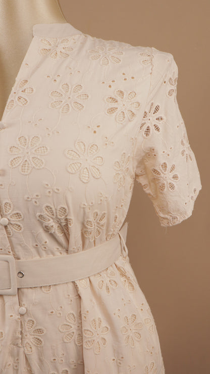 Vestido midi de encaje talla plus con cinto