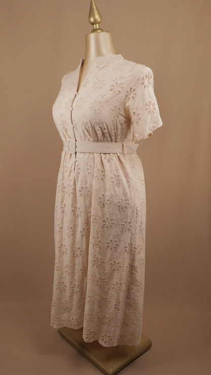 Vestido midi de encaje talla plus con cinto