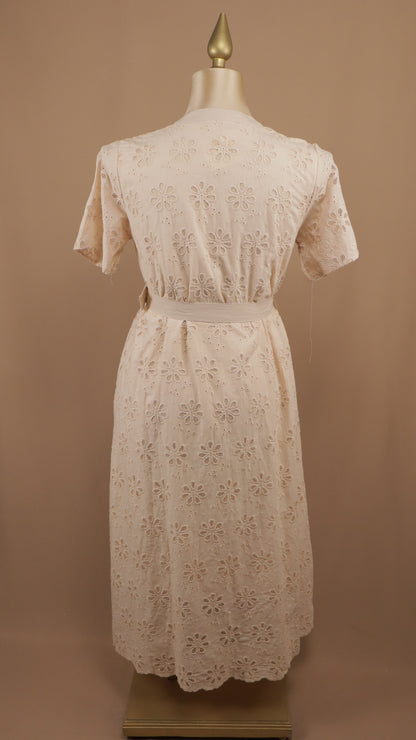Vestido midi de encaje talla plus con cinto