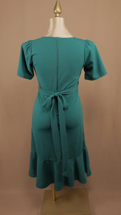 Vestido midi talla extra con manga y escarola