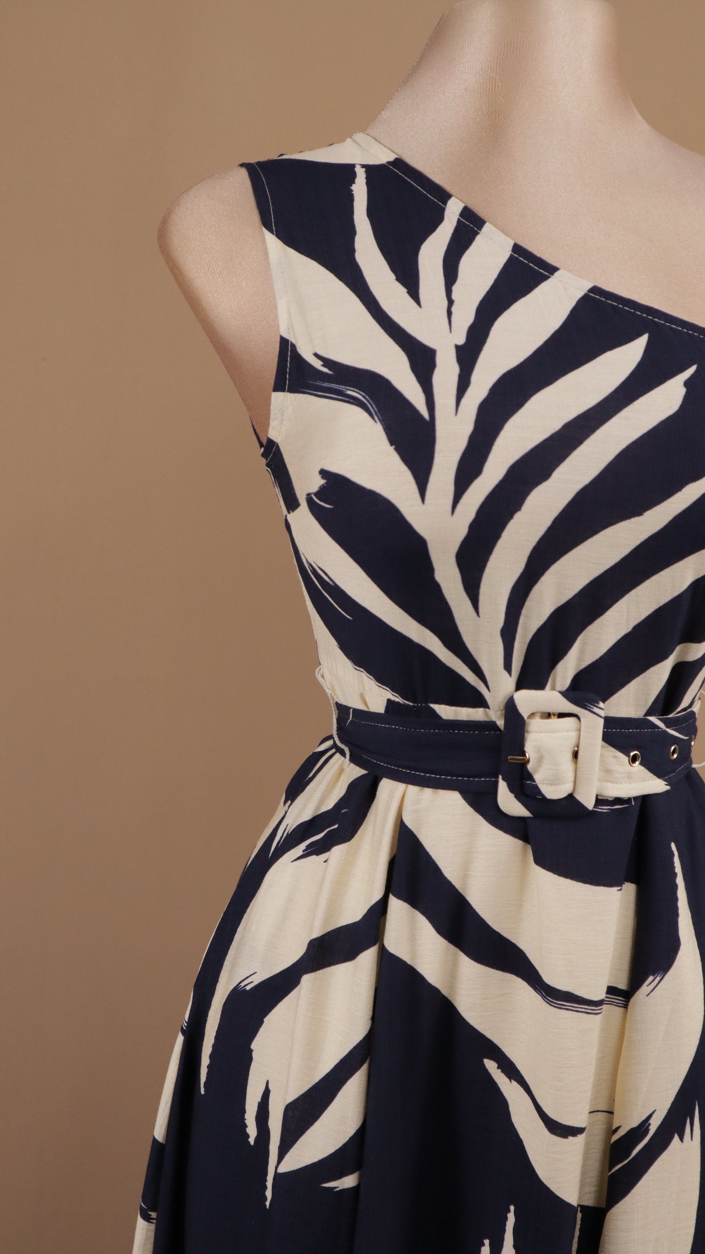 Vestido midi asimetrico estampado