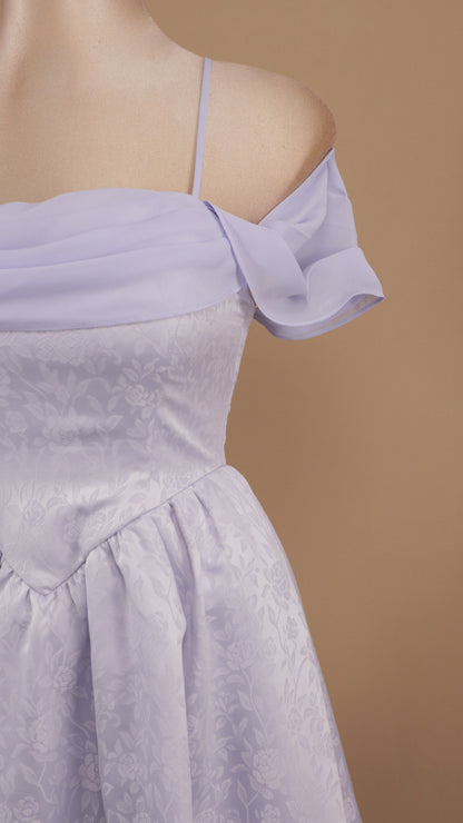 Vestido corto jacquard floral satinado