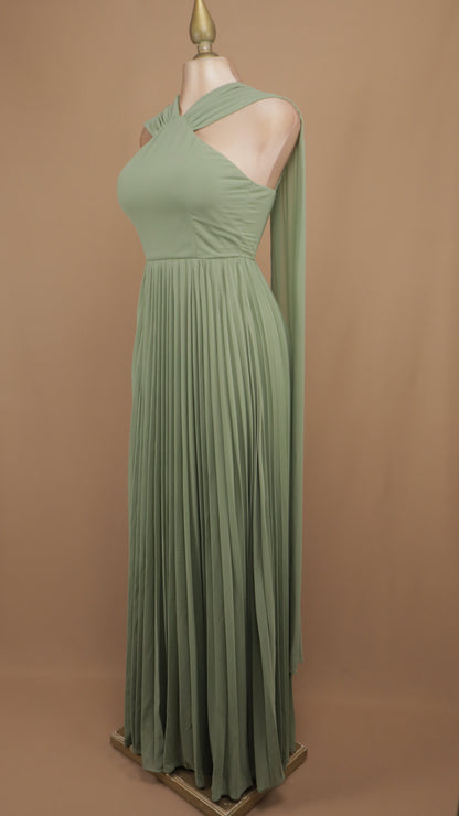 Vestido largo halter con falda plisada
