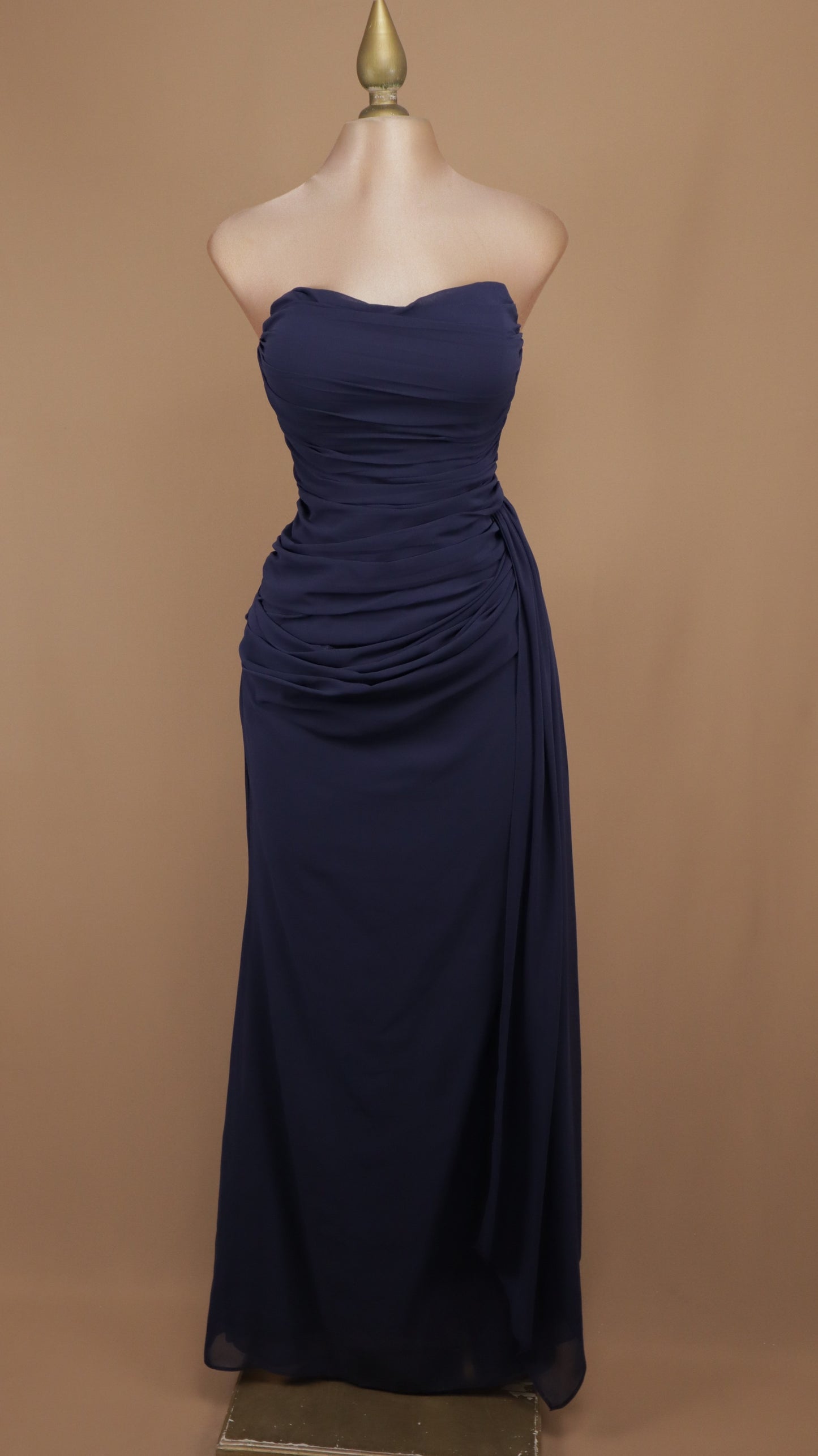Vestido largo estraple con corset y estola
