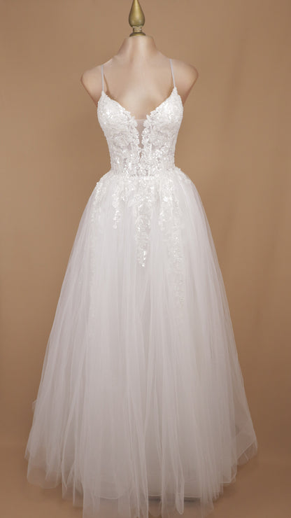 Vestido largo de novia corte princesa de tull