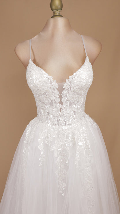 Vestido largo de novia corte princesa de tull