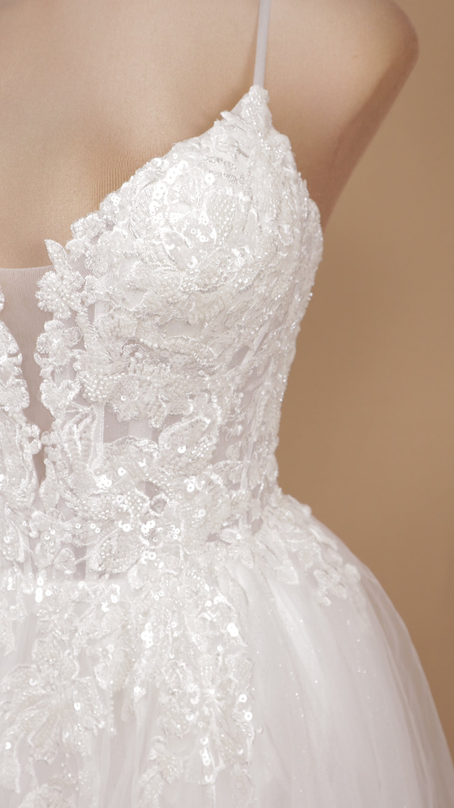 Vestido largo de novia corte princesa de tull