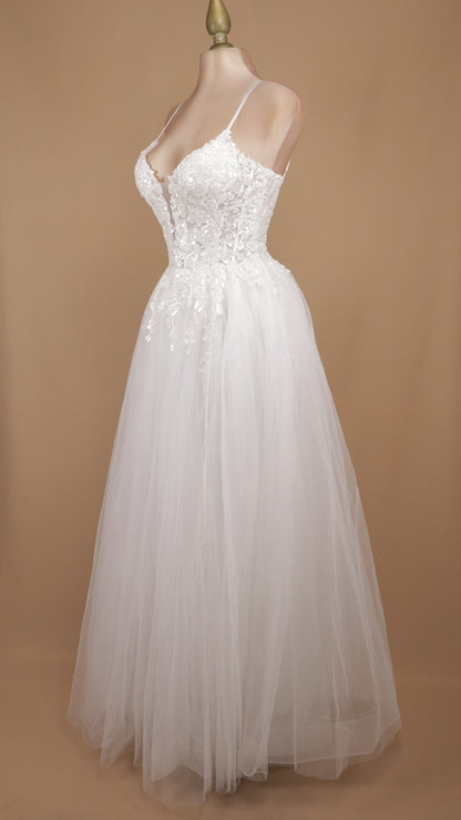 Vestido largo de novia corte princesa de tull