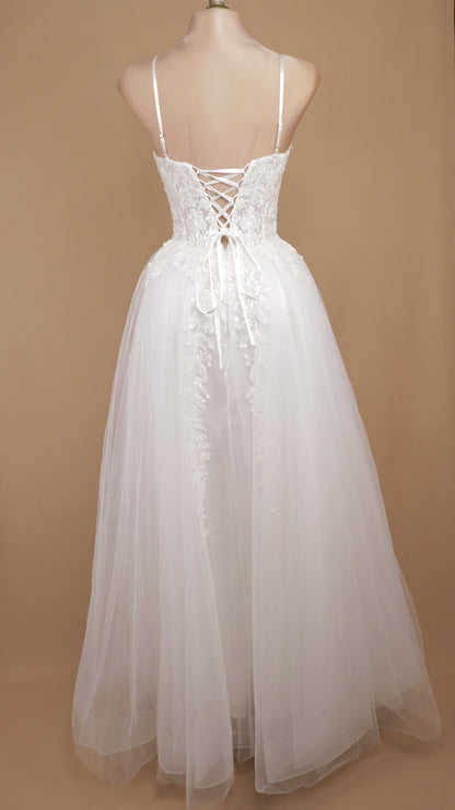 Vestido largo de novia corte princesa de tull
