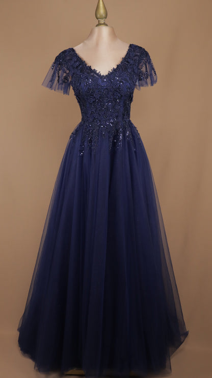 Vestido largo de tul con manga y aplicación