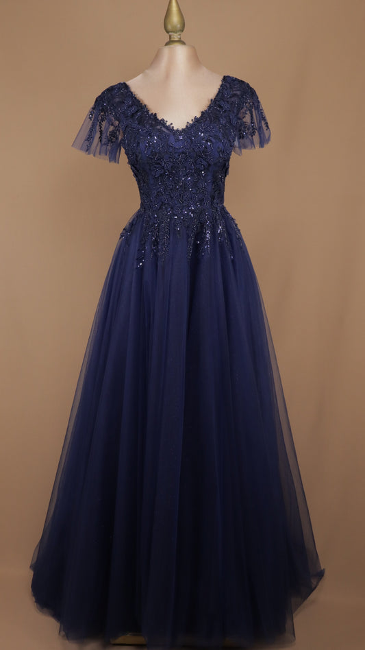 Vestido largo de tul con manga y aplicación