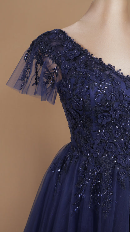 Vestido largo de tul con manga y aplicación