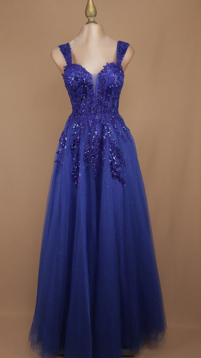 Vestido largo corte princesa de tull con aplicación