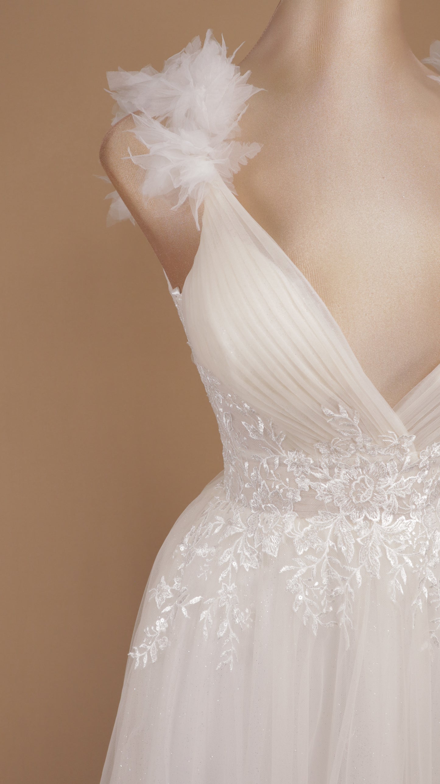 Vestido largo de novia en línea A con escote en V