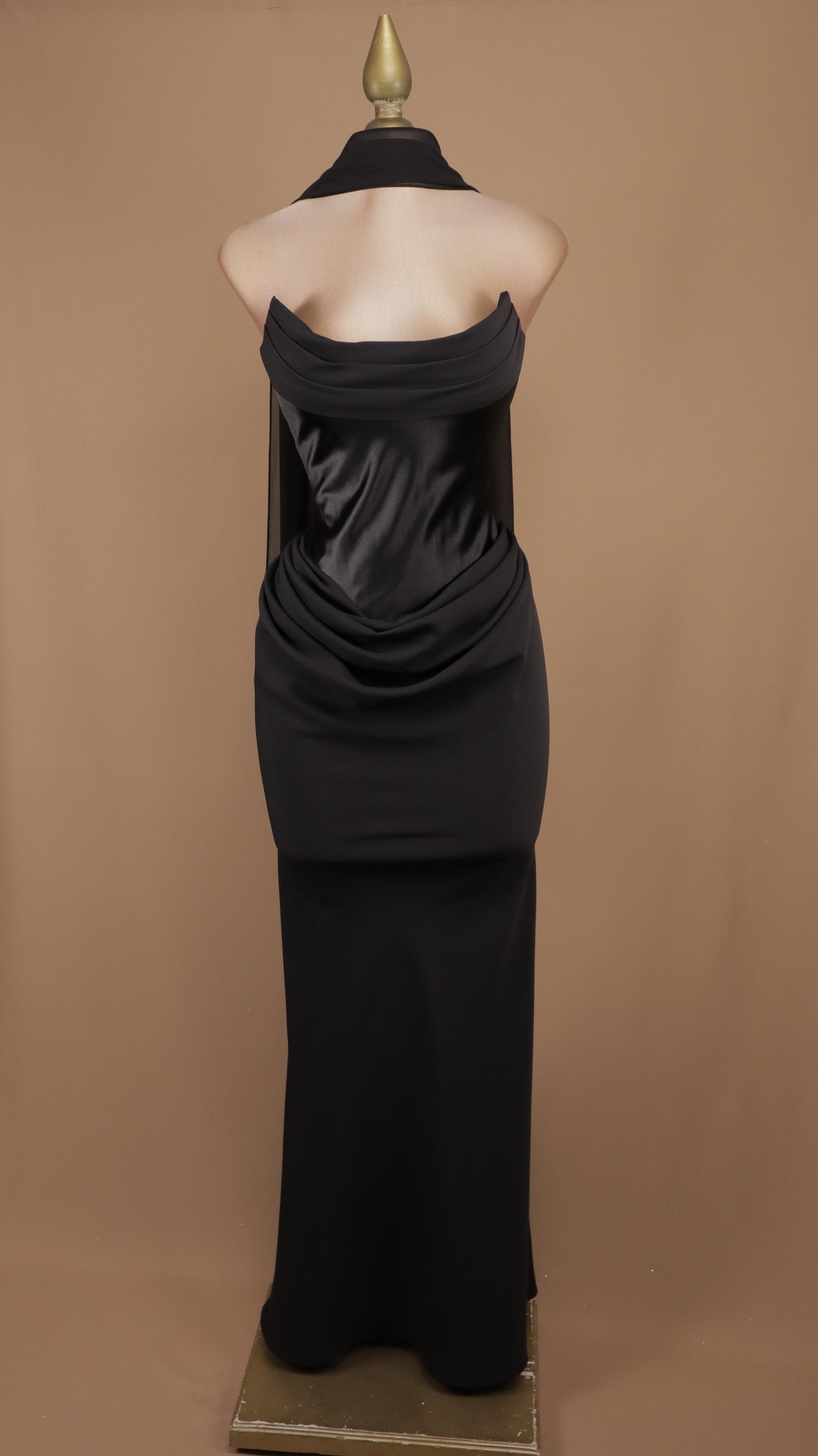Vestido largo estraple con pashmina