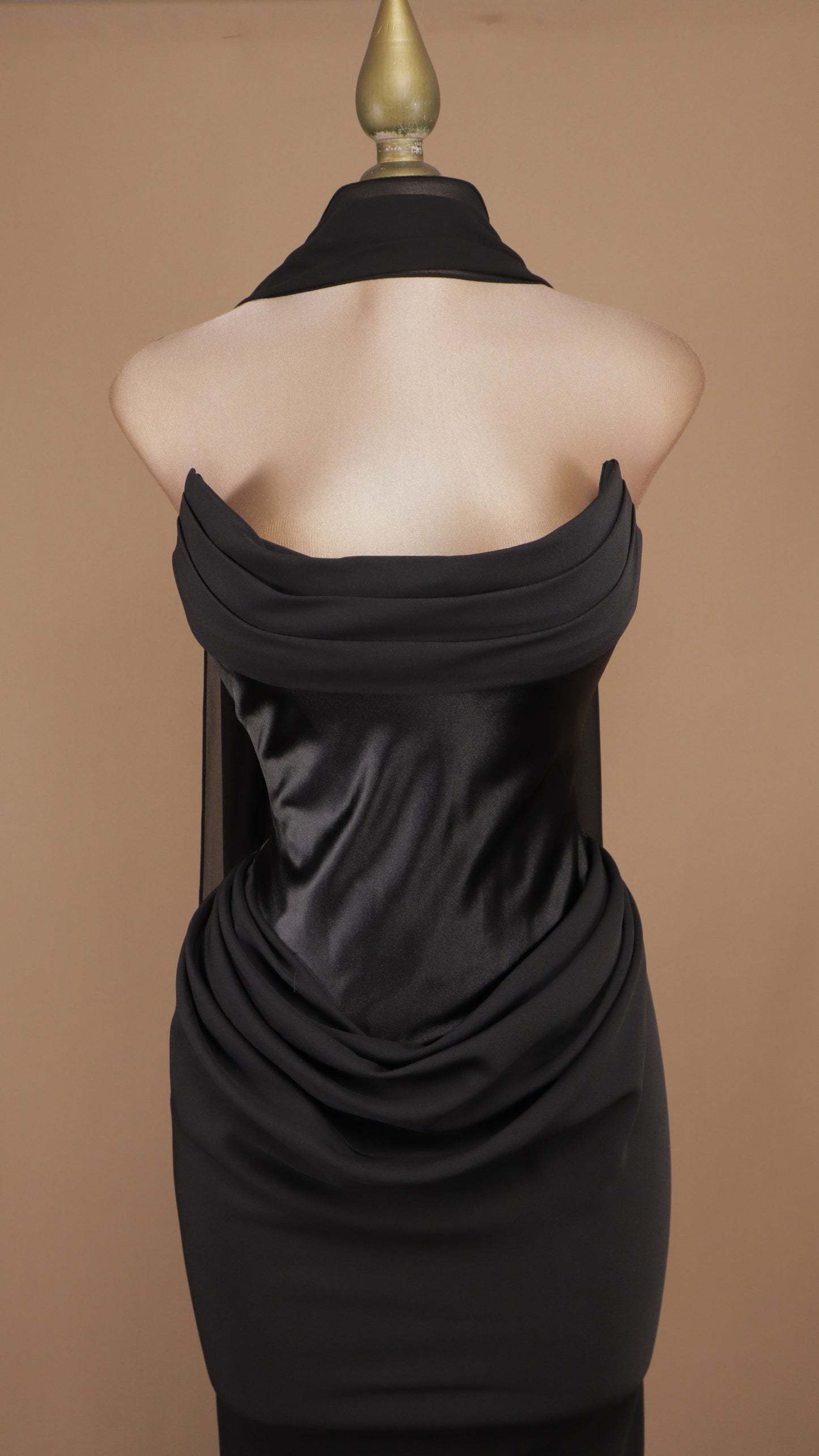 Vestido largo estraple con pashmina