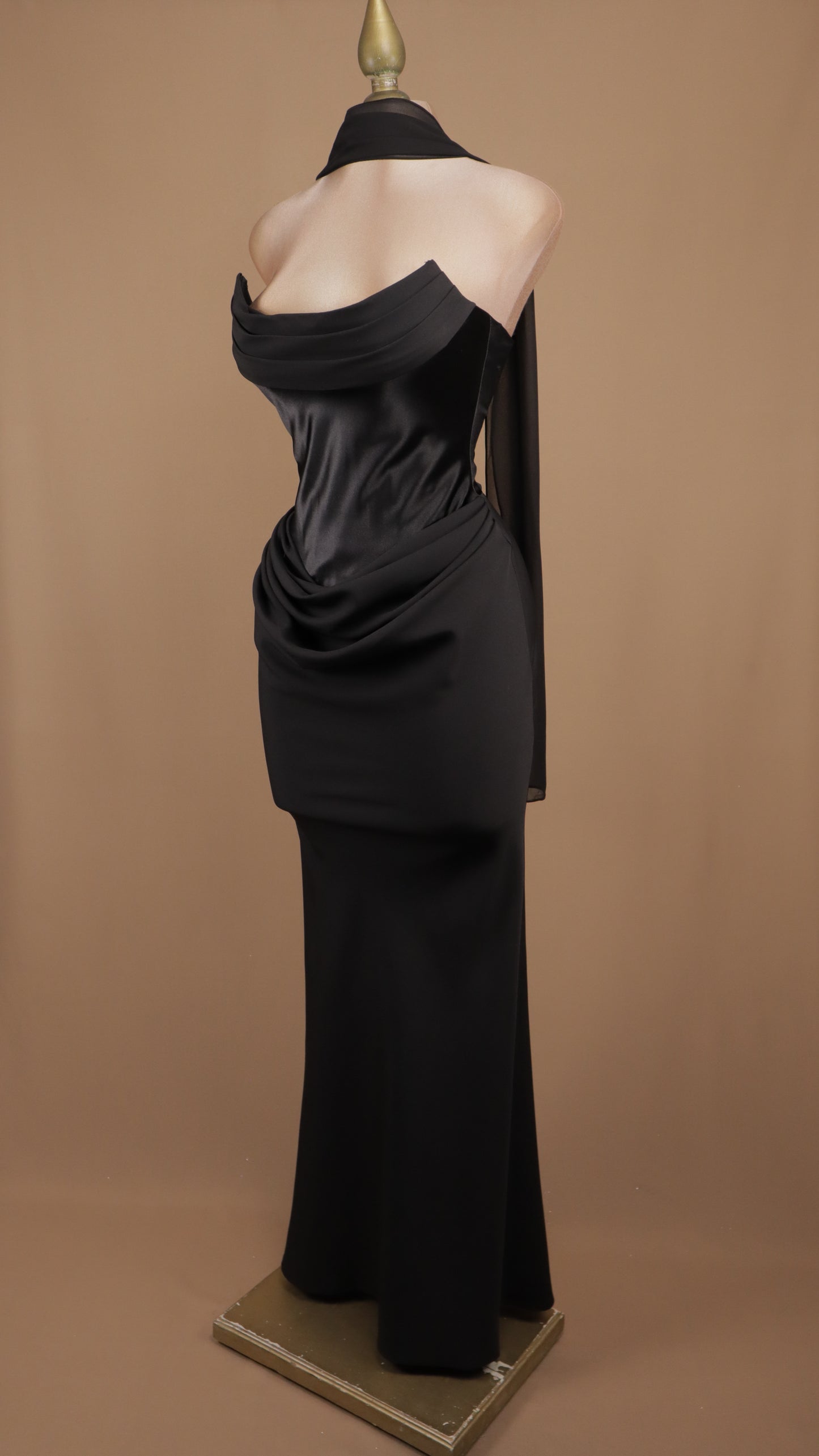 Vestido largo estraple con pashmina