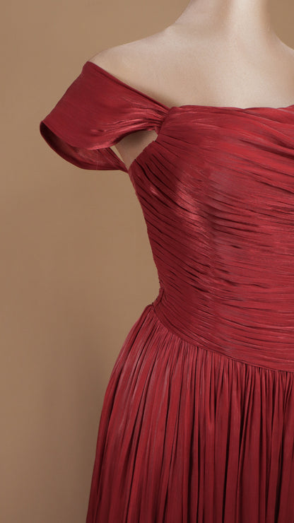 Vestido largo plisado asimétrico con corset
