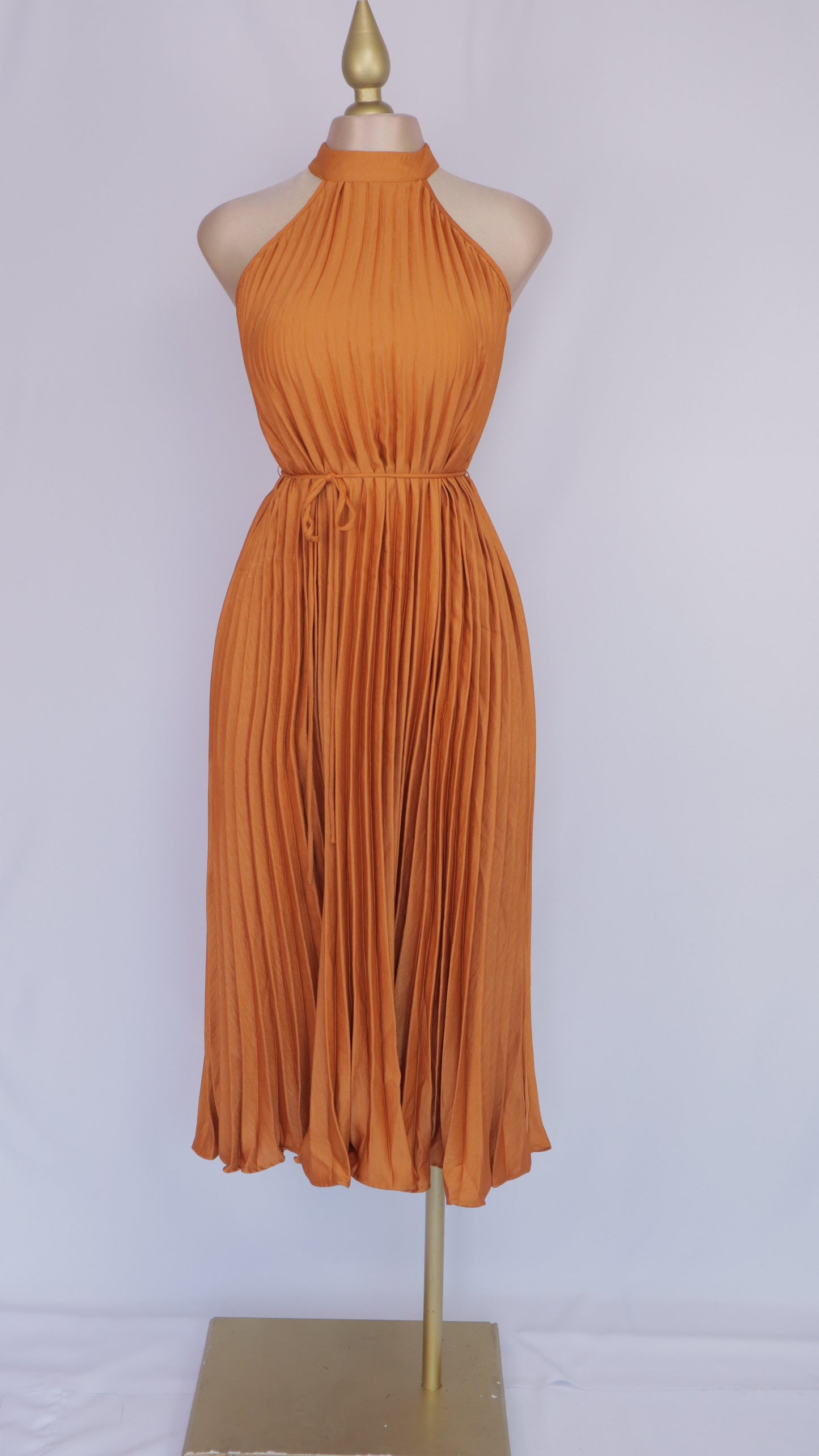 VESTIDO MAXI HALTER Y PLIZADO FRESH