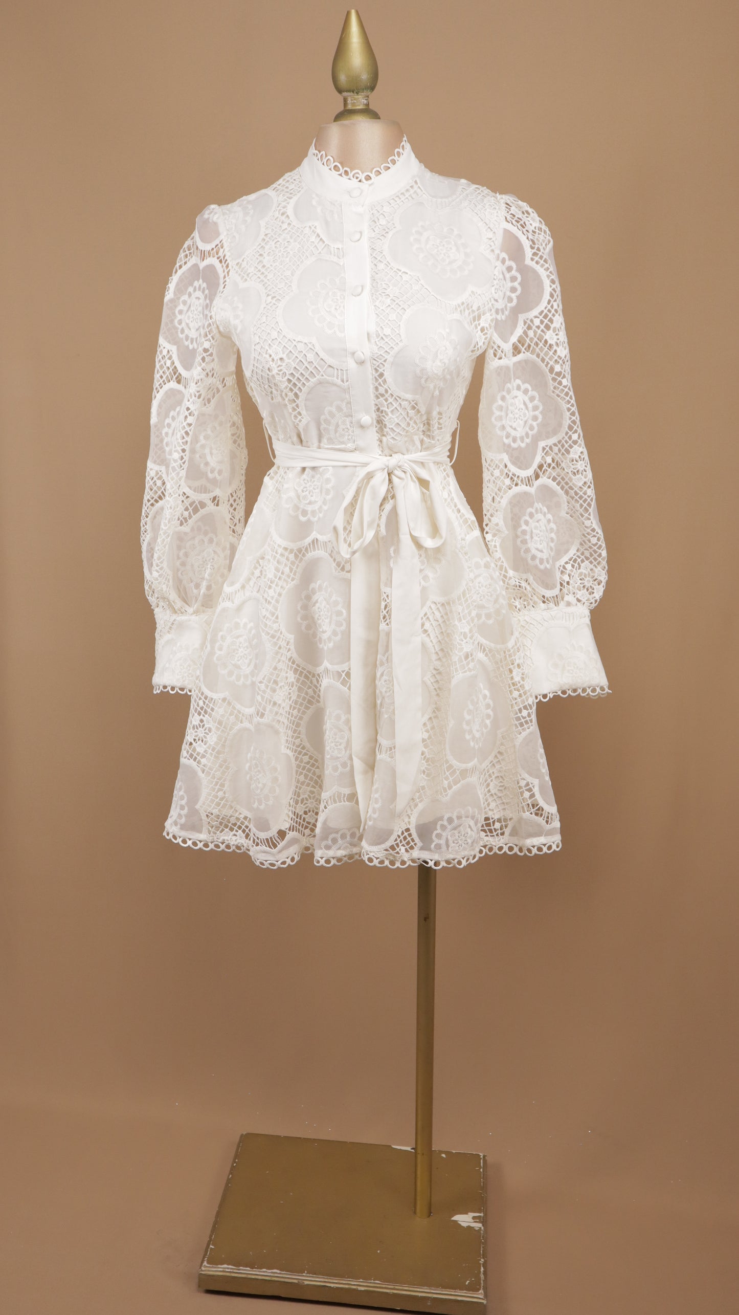 Vestido midi manga farol con encaje