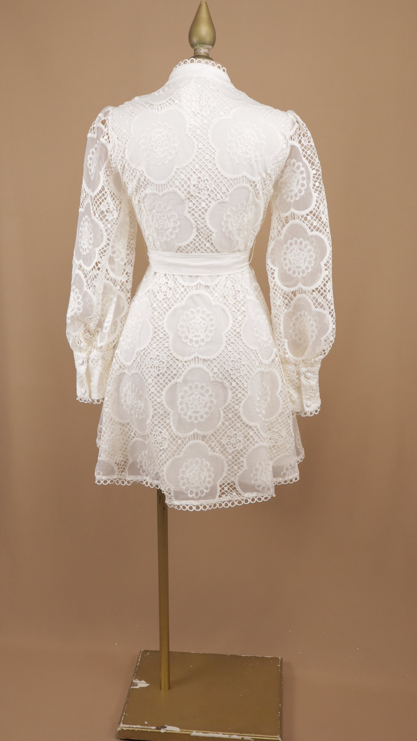 Vestido midi manga farol con encaje