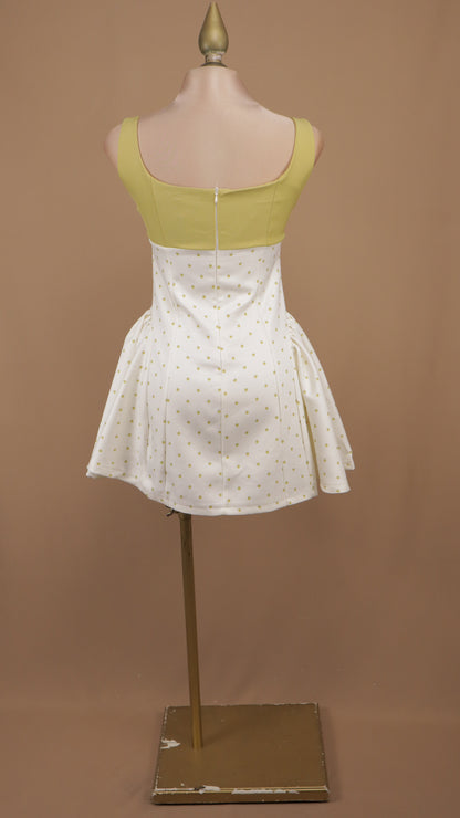 Vestido midi de cintura alta con estampado de lunares y detalle de moño