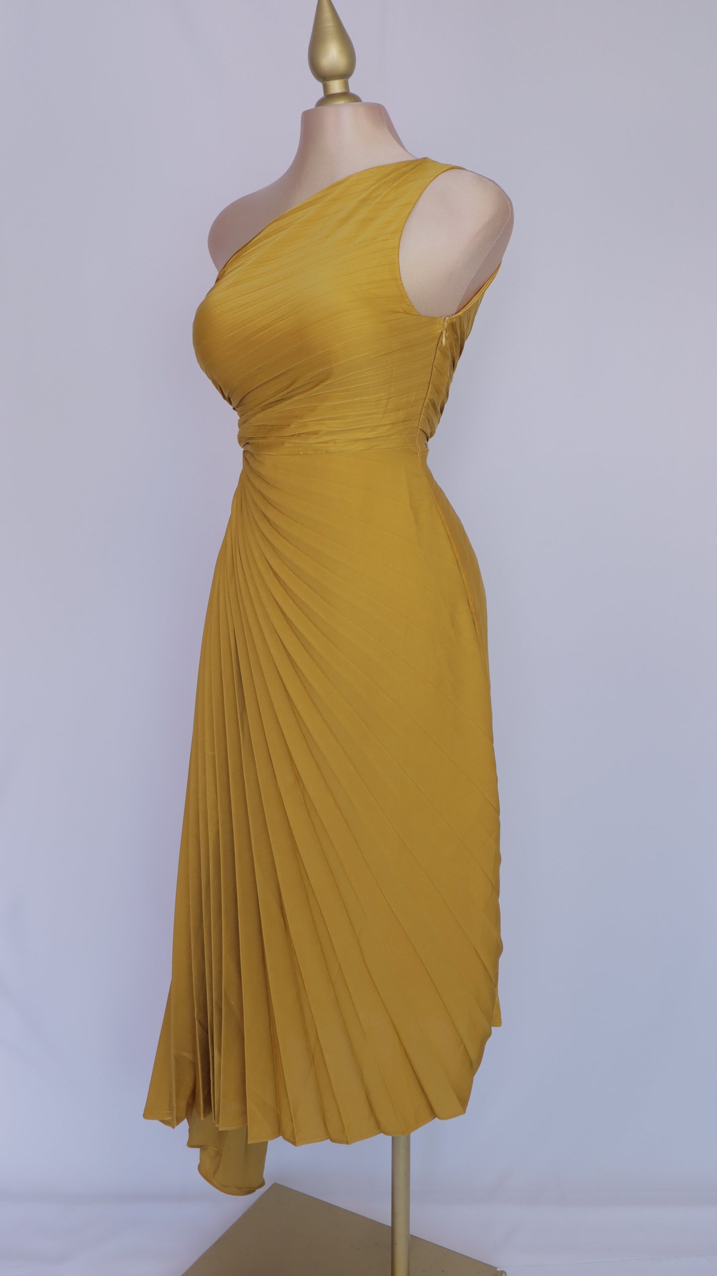 VESTIDO MAXI ASIMETRICO OJAL