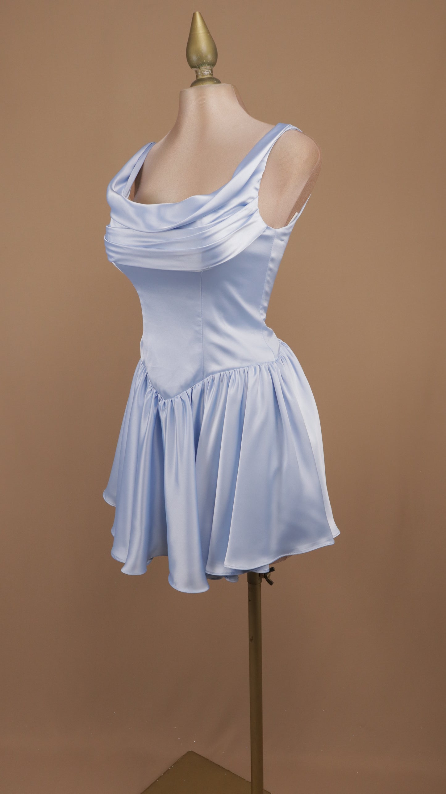 Vestido corto satin con corset