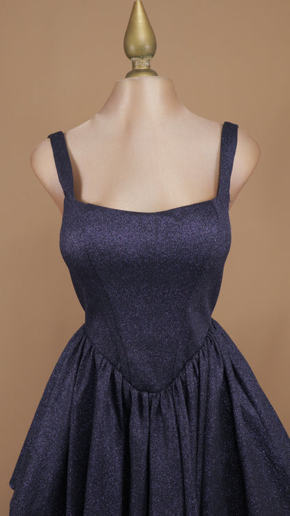 Vestido mid de brillo glíter con cintura de corsé y falda de tablas