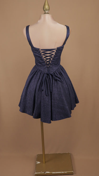 Vestido mid de brillo glíter con cintura de corsé y falda de tablas
