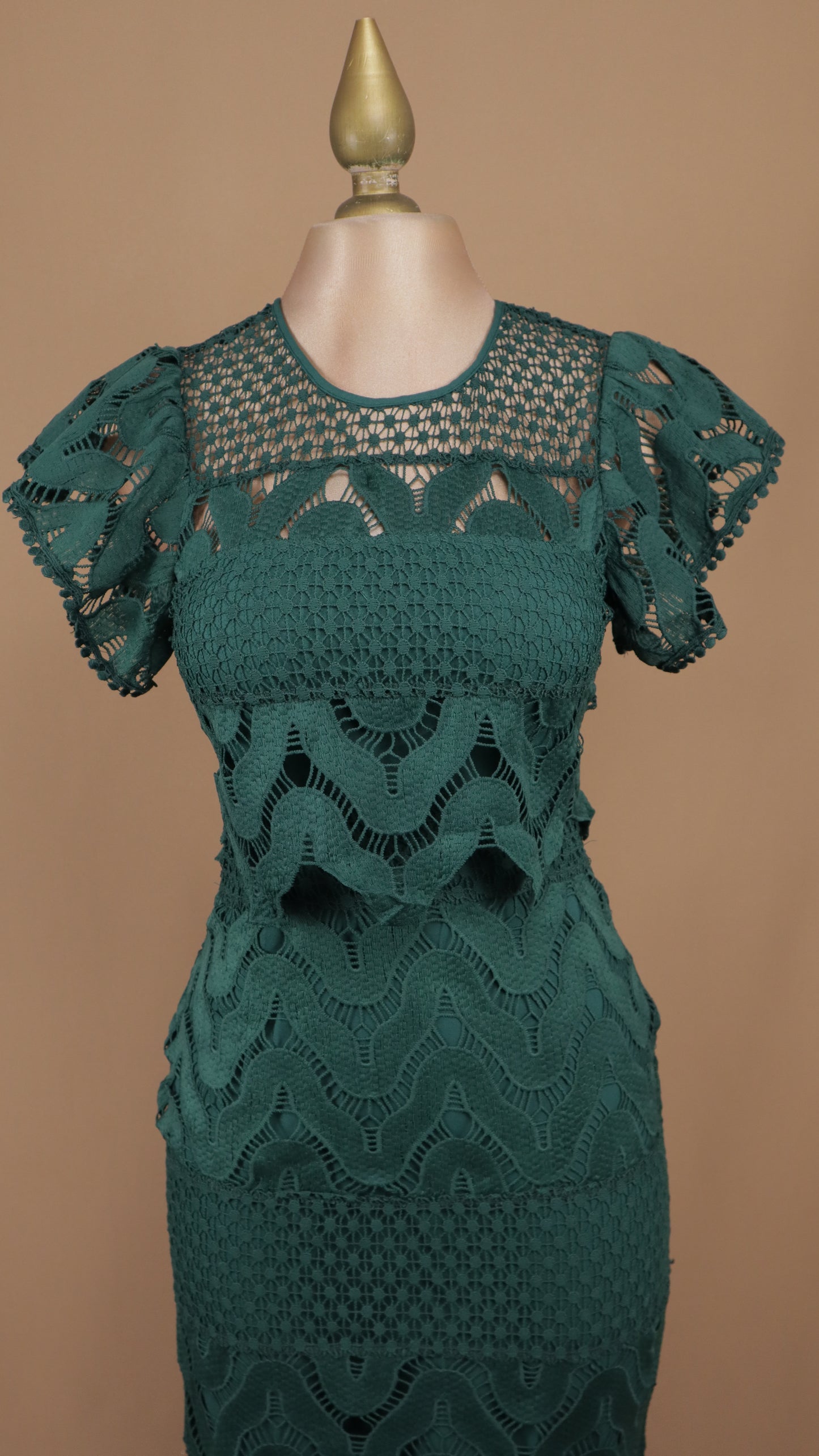 Vestido midi de encaje y crochet