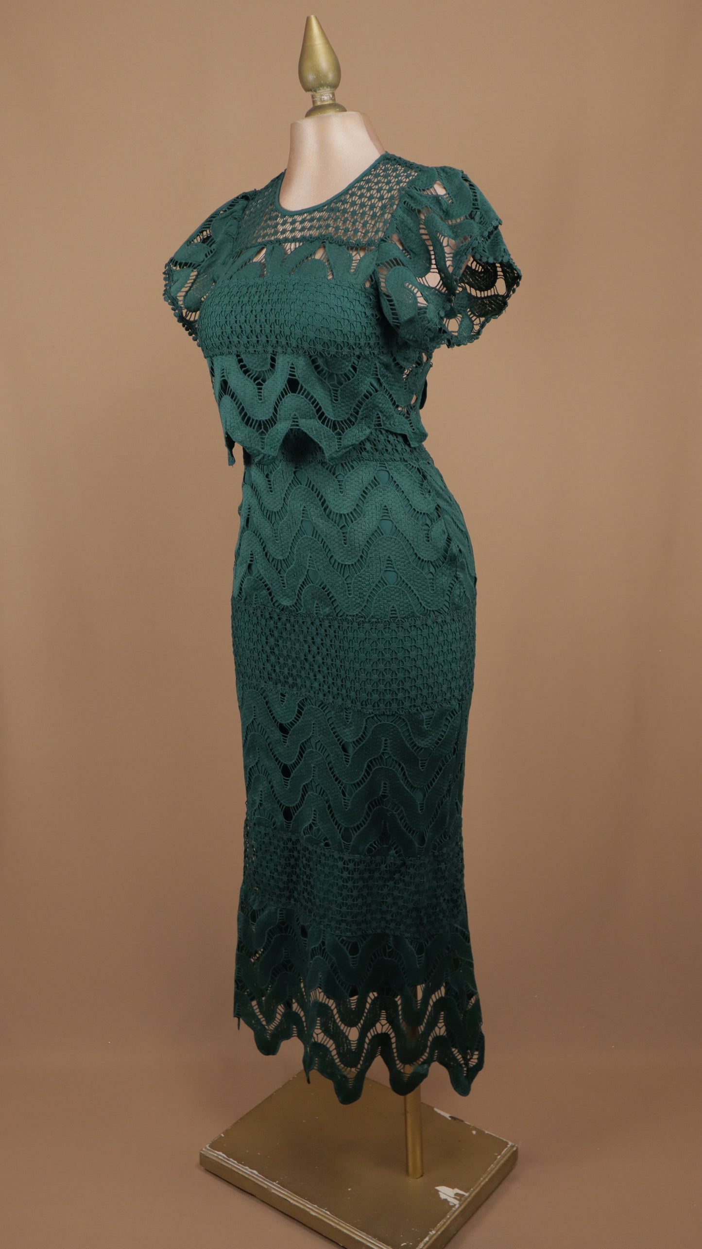 Vestido midi de encaje y crochet