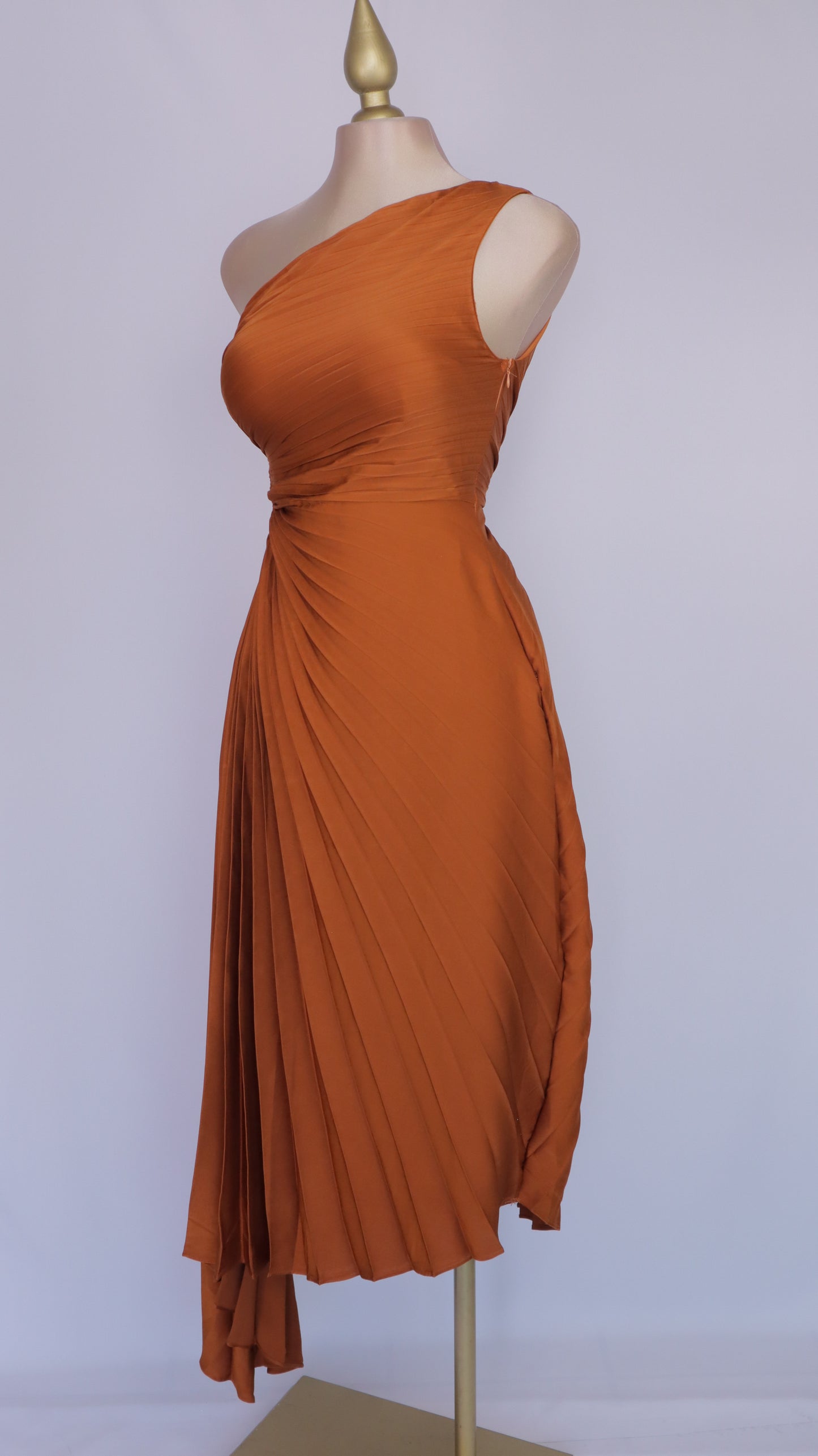 VESTIDO MAXI ASIMETRICO OJAL