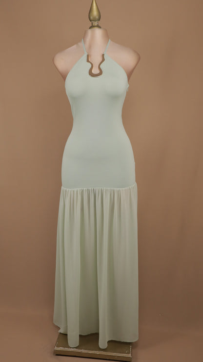 Vestido largo halter con hebilla de metal en cuello
