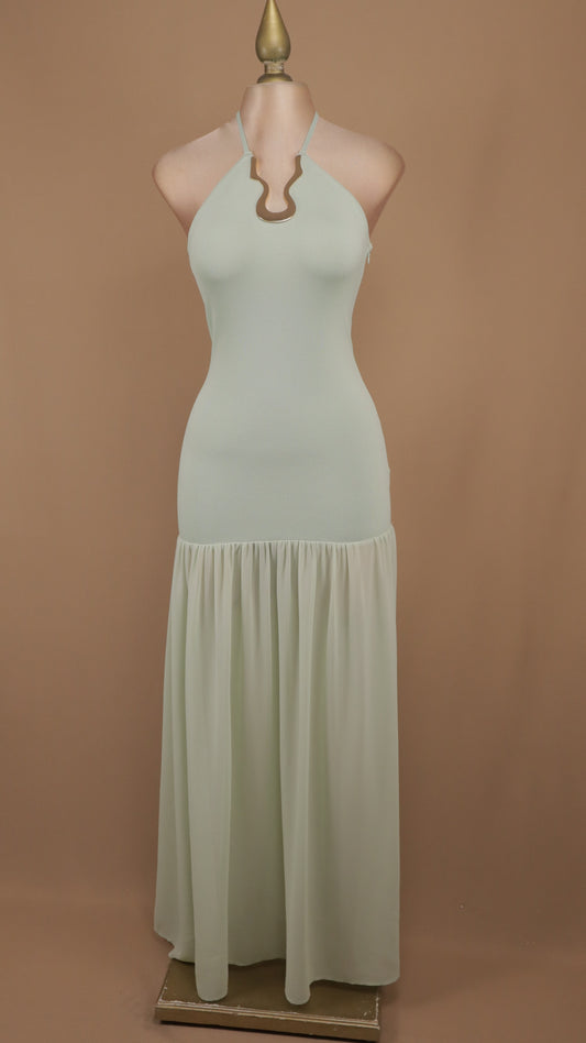 Vestido largo halter con hebilla de metal en cuello