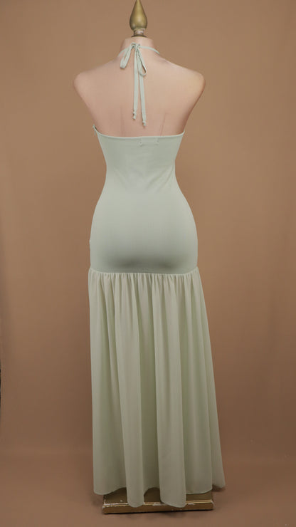 Vestido largo halter con hebilla de metal en cuello