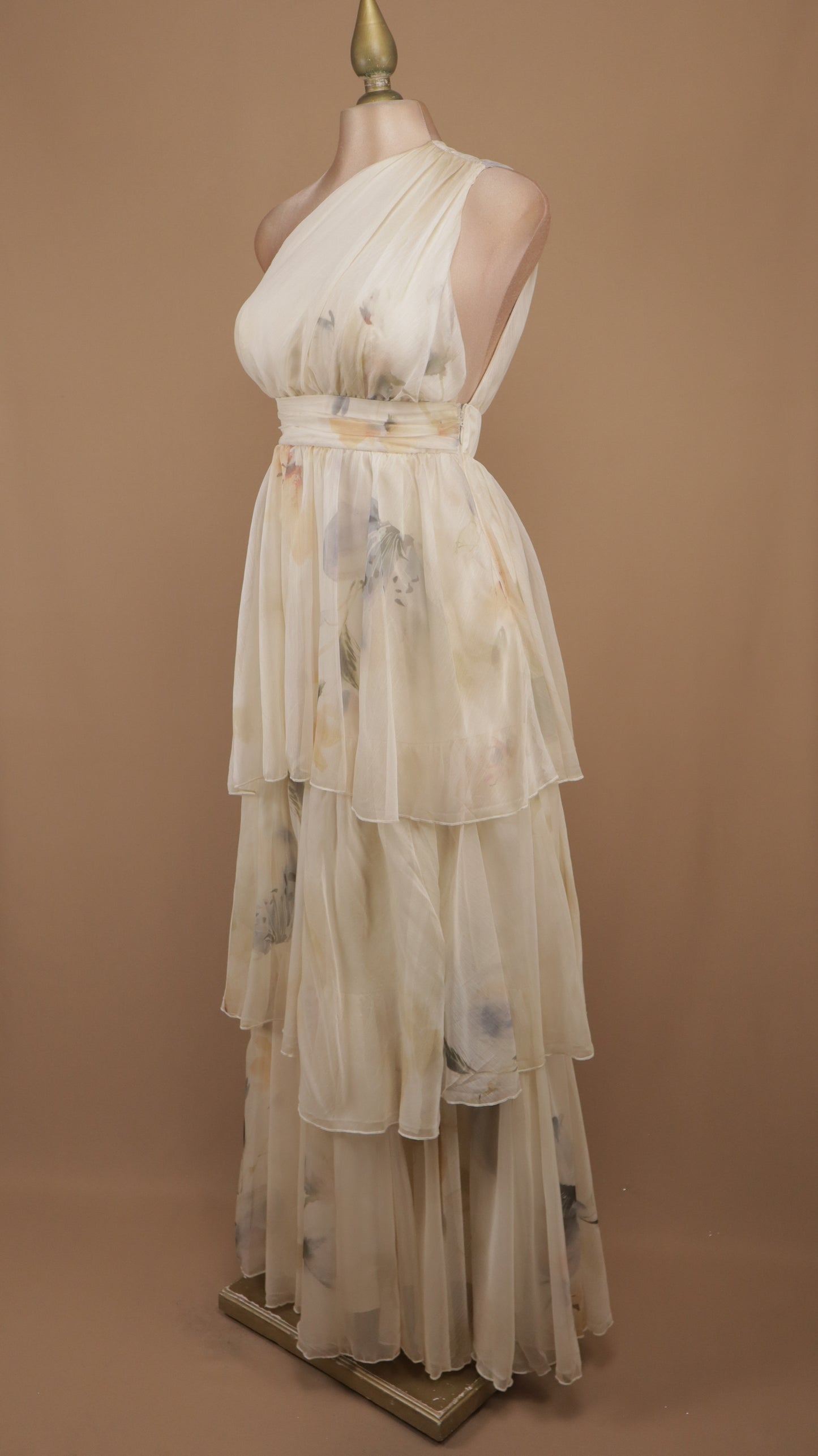 Vestido Elysia de gasa con escote asimétrico de un solo hombro