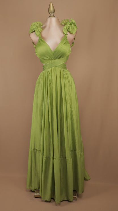 Vestido largo con escote en la espalda y escarola
